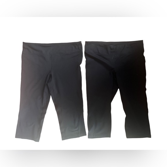 2 Gap fit Yoga Capris - Picture 1 of 1